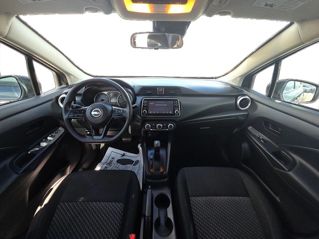 Nissan Versa Vehicle Full-screen Gallery Image 14