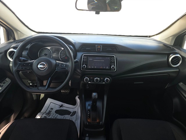 Nissan Versa Vehicle Full-screen Gallery Image 15