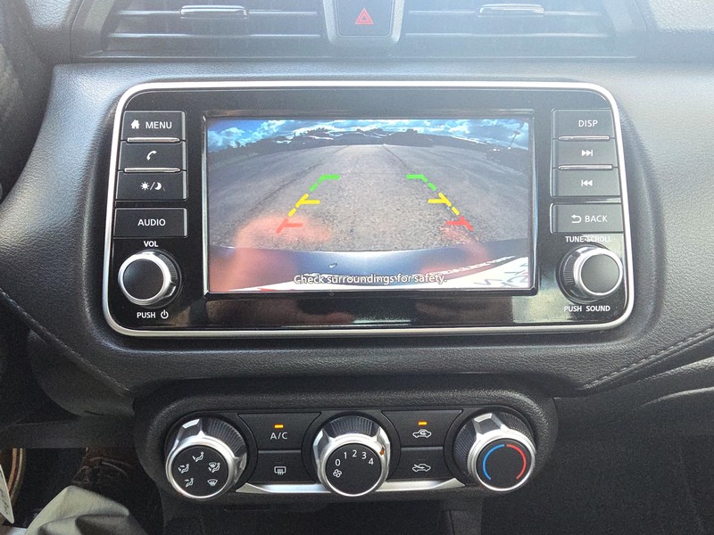 Nissan Versa Vehicle Full-screen Gallery Image 16