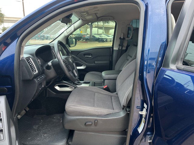 Nissan Frontier Vehicle Full-screen Gallery Image 09