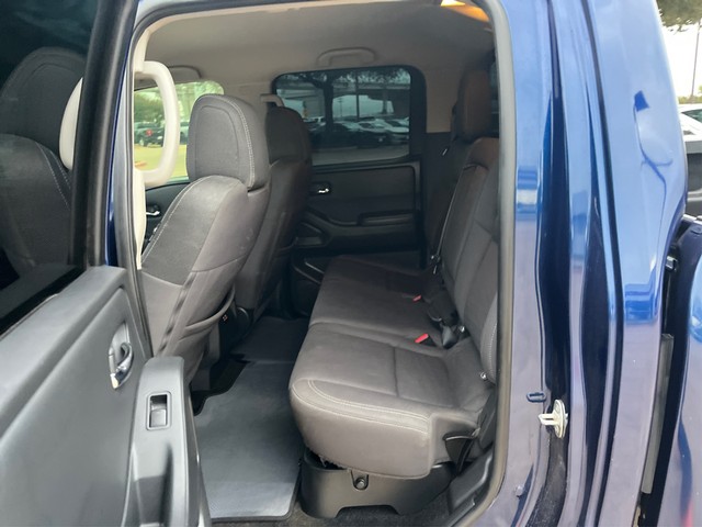 Nissan Frontier Vehicle Full-screen Gallery Image 10