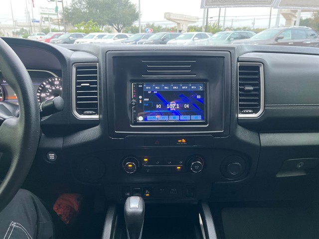 Nissan Frontier Vehicle Full-screen Gallery Image 12
