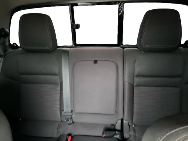 Nissan Frontier Vehicle Full-screen Gallery Image 13