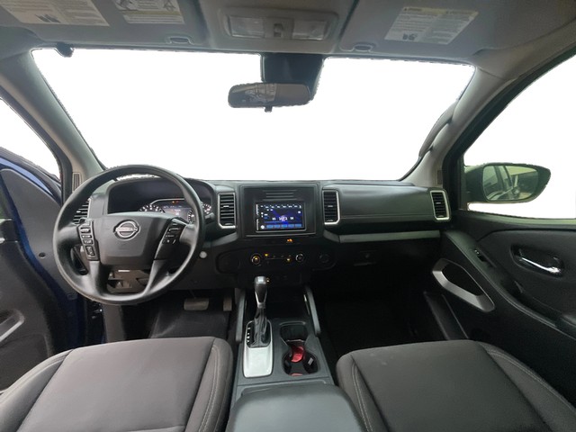 Nissan Frontier Vehicle Full-screen Gallery Image 15