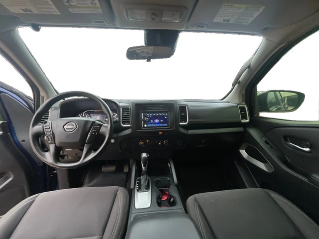 Nissan Frontier Vehicle Full-screen Gallery Image 16