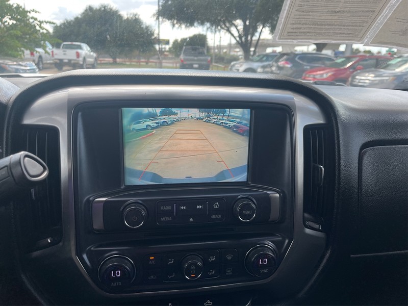 Chevrolet Silverado 1500 Vehicle Full-screen Gallery Image 18