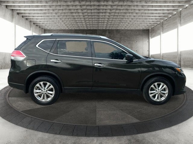 Nissan Rogue Vehicle Full-screen Gallery Image 04