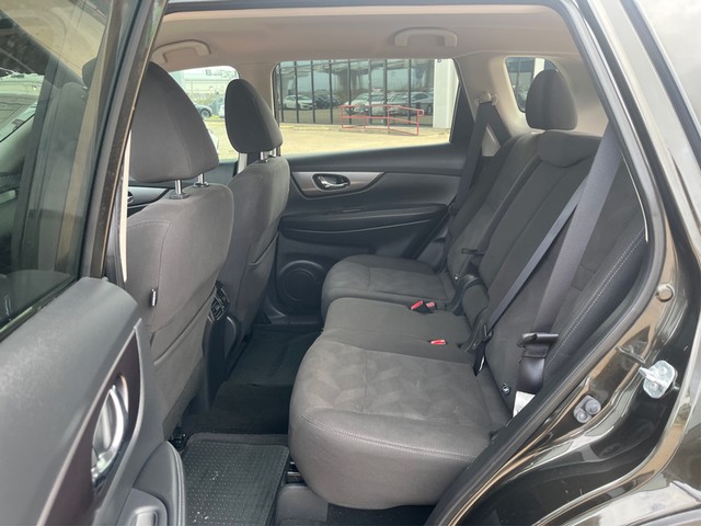 Nissan Rogue Vehicle Full-screen Gallery Image 10