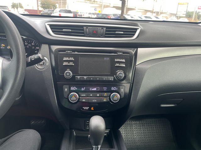 Nissan Rogue Vehicle Full-screen Gallery Image 12