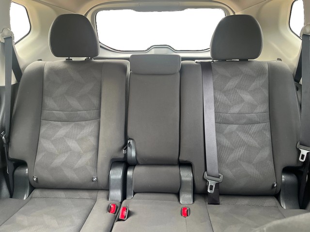 Nissan Rogue Vehicle Full-screen Gallery Image 13