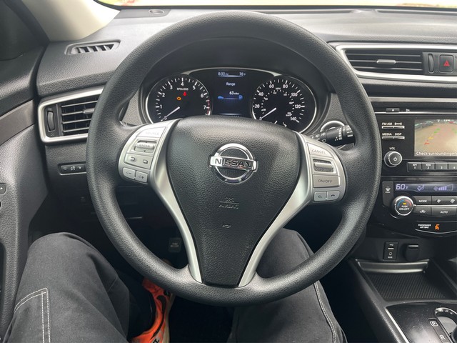 Nissan Rogue Vehicle Full-screen Gallery Image 14