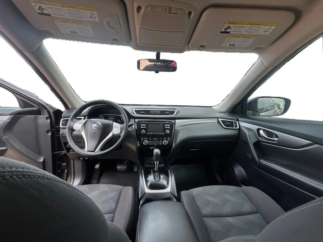 Nissan Rogue Vehicle Full-screen Gallery Image 15