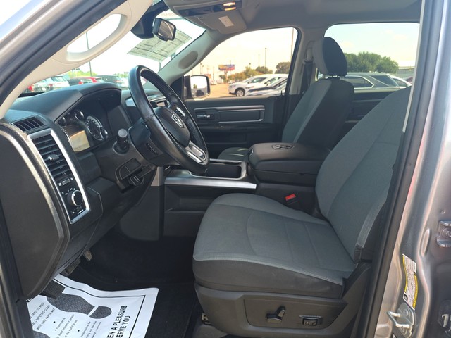 Ram 1500 Classic Vehicle Full-screen Gallery Image 09
