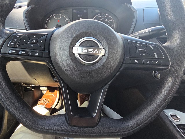 Nissan Altima Vehicle Full-screen Gallery Image 13