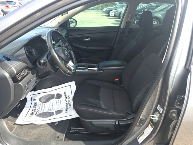 Nissan Sentra Vehicle Full-screen Gallery Image 09