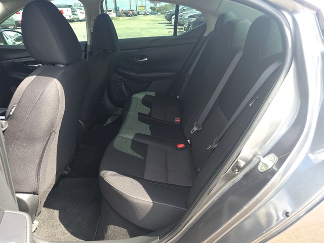 Nissan Sentra Vehicle Full-screen Gallery Image 10