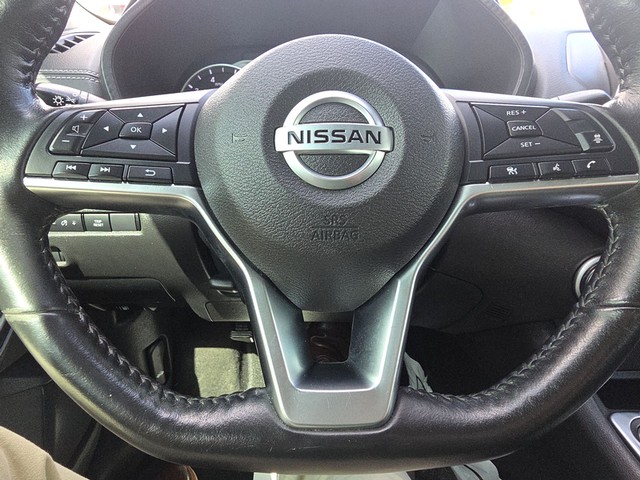Nissan Sentra Vehicle Full-screen Gallery Image 13