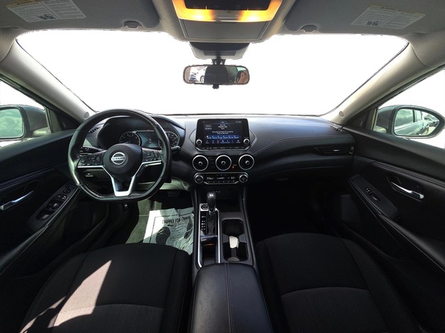 Nissan Sentra Vehicle Full-screen Gallery Image 14
