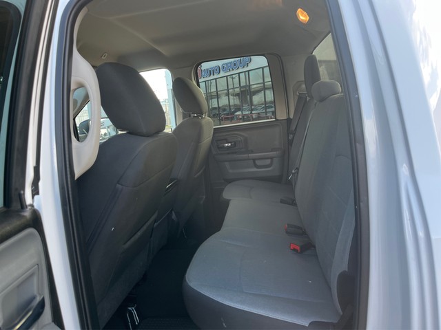 Ram 1500 Classic Vehicle Full-screen Gallery Image 10
