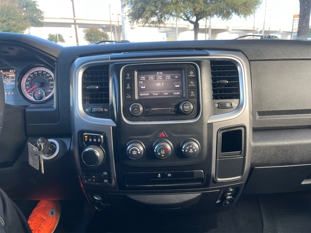 Ram 1500 Classic Vehicle Full-screen Gallery Image 12