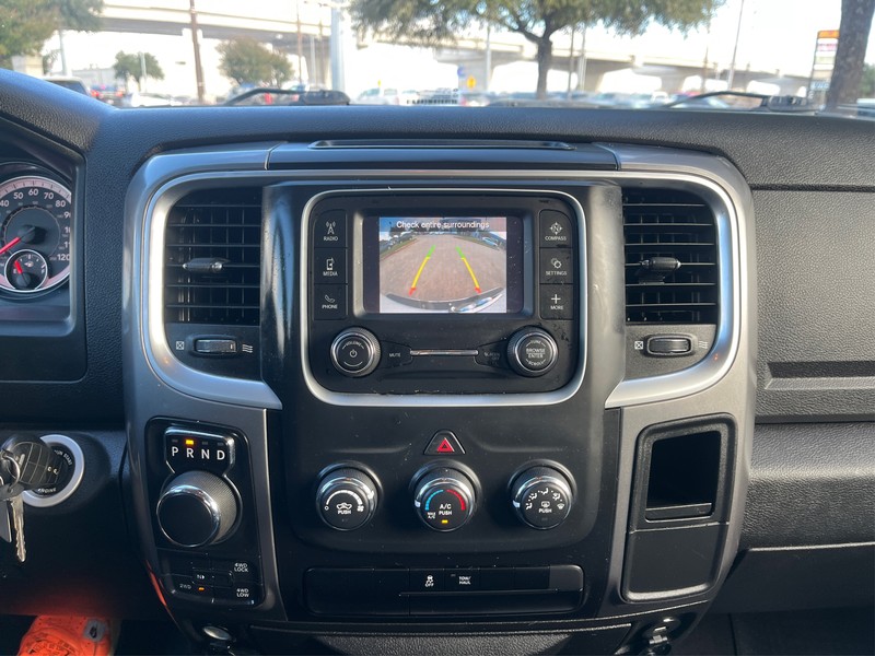 Ram 1500 Classic Vehicle Full-screen Gallery Image 17