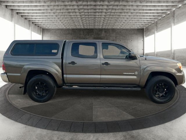Toyota Tacoma Vehicle Full-screen Gallery Image 04