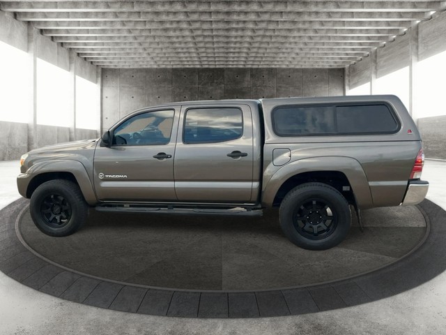 Toyota Tacoma Vehicle Full-screen Gallery Image 05