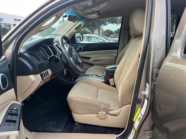 Toyota Tacoma Vehicle Full-screen Gallery Image 09
