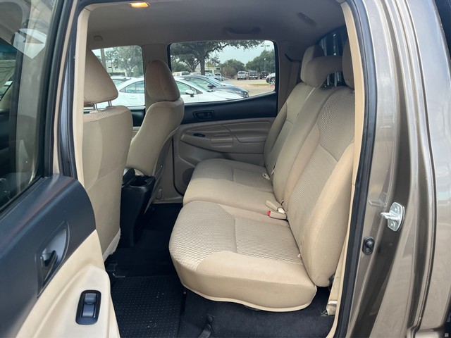 Toyota Tacoma Vehicle Full-screen Gallery Image 10