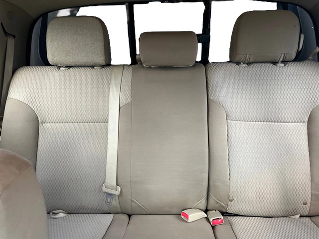 Toyota Tacoma Vehicle Full-screen Gallery Image 11