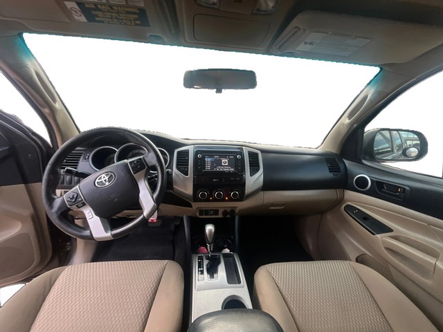 Toyota Tacoma Vehicle Full-screen Gallery Image 13
