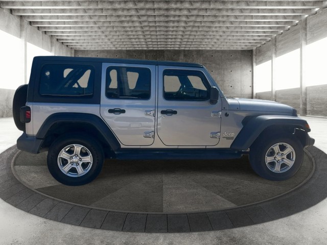 Jeep Wrangler Unlimited Vehicle Full-screen Gallery Image 04