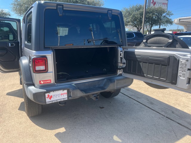 Jeep Wrangler Unlimited Vehicle Full-screen Gallery Image 10