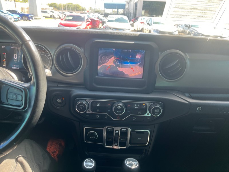 Jeep Wrangler Unlimited Vehicle Full-screen Gallery Image 17
