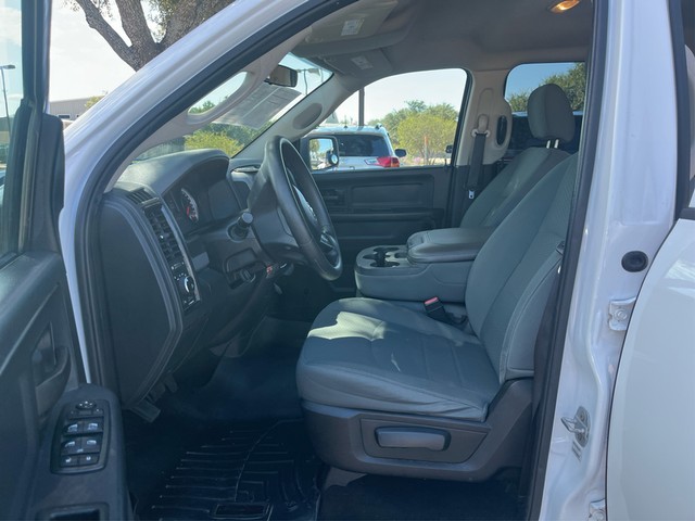 Ram 1500 Vehicle Full-screen Gallery Image 09