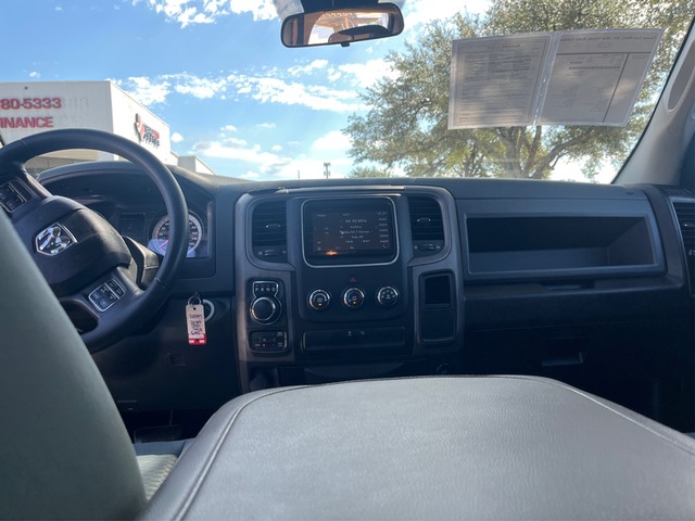 Ram 1500 Vehicle Full-screen Gallery Image 12