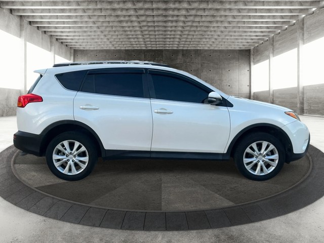 Toyota RAV4 Vehicle Full-screen Gallery Image 04