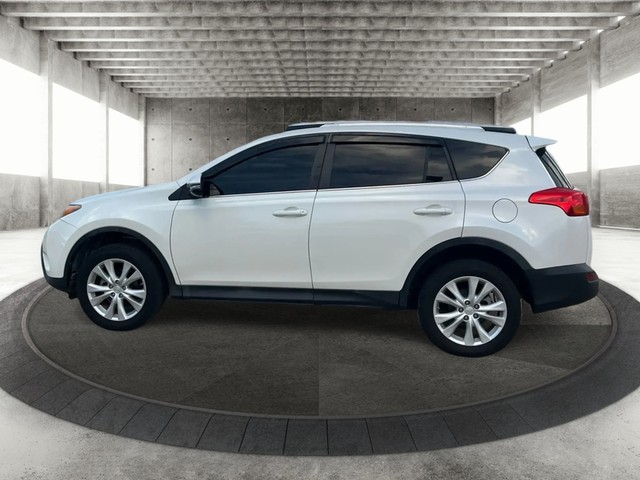 Toyota RAV4 Vehicle Full-screen Gallery Image 05
