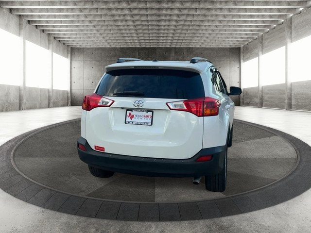 Toyota RAV4 Vehicle Full-screen Gallery Image 06