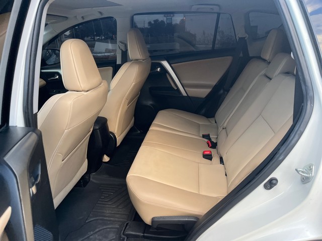 Toyota RAV4 Vehicle Full-screen Gallery Image 10