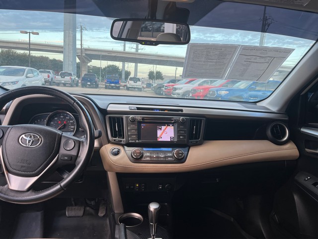 Toyota RAV4 Vehicle Full-screen Gallery Image 11