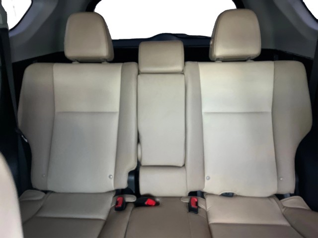 Toyota RAV4 Vehicle Full-screen Gallery Image 12