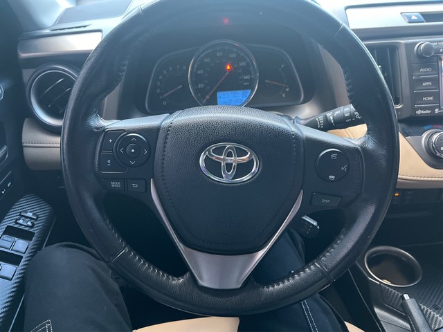 Toyota RAV4 Vehicle Full-screen Gallery Image 13