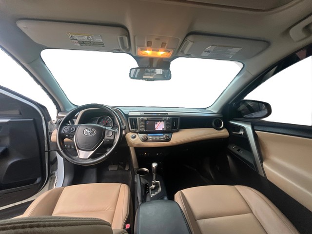 Toyota RAV4 Vehicle Full-screen Gallery Image 14