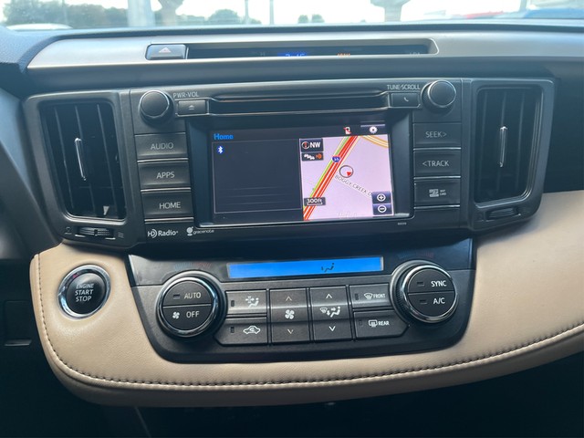 Toyota RAV4 Vehicle Full-screen Gallery Image 16