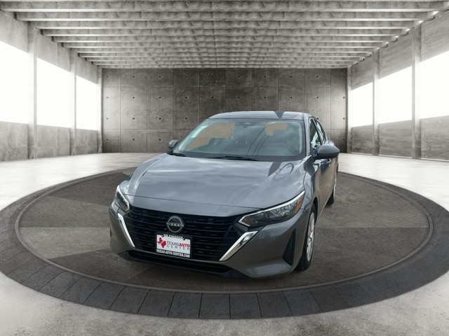 Nissan Sentra Vehicle Full-screen Gallery Image 03