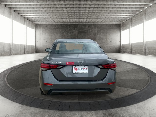 Nissan Sentra Vehicle Full-screen Gallery Image 08
