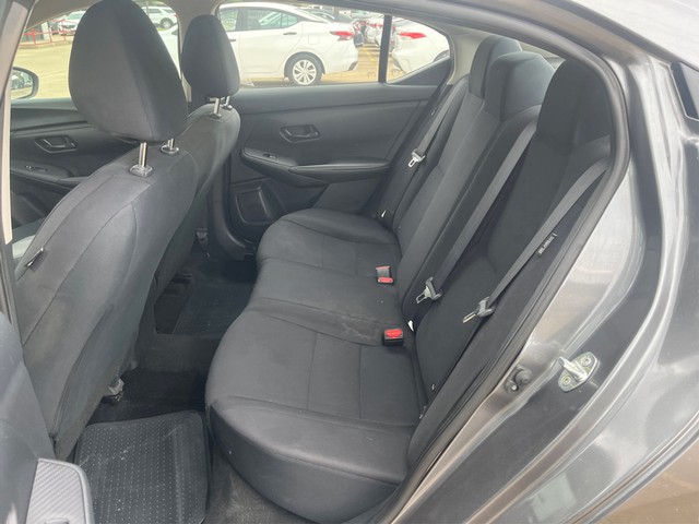 Nissan Sentra Vehicle Full-screen Gallery Image 10