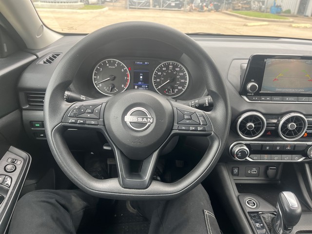 Nissan Sentra Vehicle Full-screen Gallery Image 12