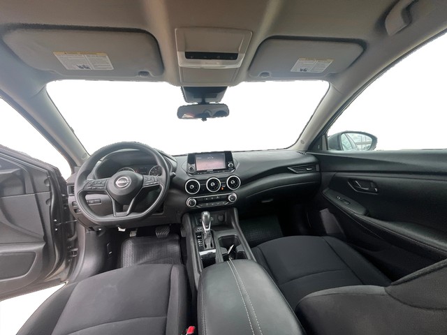 Nissan Sentra Vehicle Full-screen Gallery Image 13